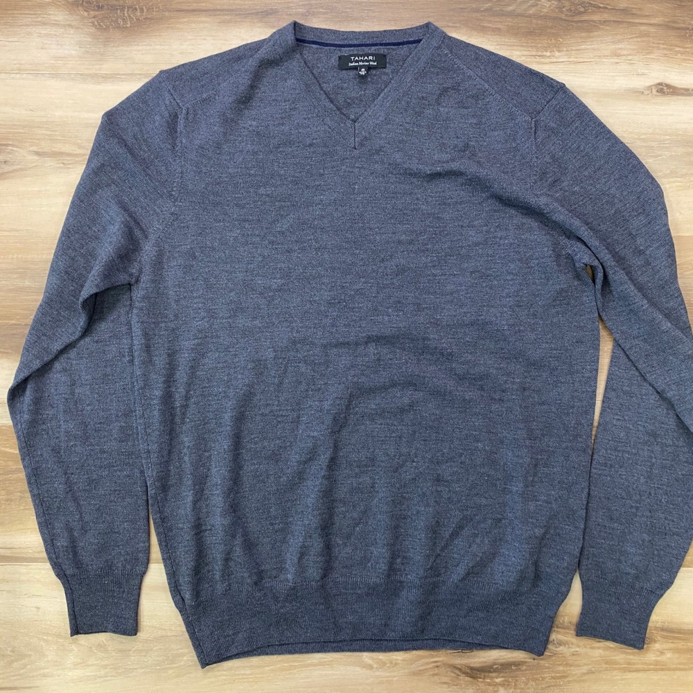 Tahari V-Neck Sweater Size M Italian Merino Wool Blend Classic Fit Gray
